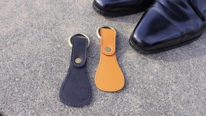 LP_leather-shoehorn_slide_04